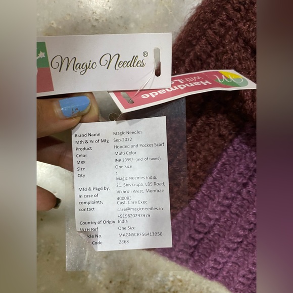 Hooded and pocket scarf - Picture 4 of 4